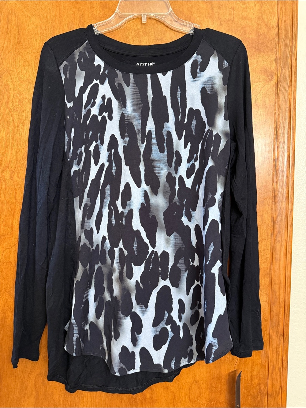 Apt. 9 Black and Gray Animal Print Long Sleeve Tee